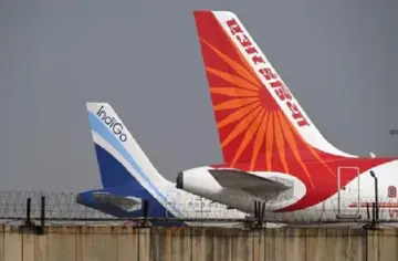 बड़ा हादसा टला, अहमदाबाद में रनवे पर दो विमान आए आमने-सामने, Air India ने मानी गलती