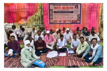 जिप के प्राथमिक शिक्षक व सेवा निवृत्त शिक्षकों का जोरदार प्रदर्शन