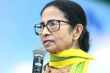 ফিরহাদের ইস্তফায় পুরসভায় চরম অনিশ্চয়তা! কলকাতার মেয়র কে হবেন? জরুরি বৈঠক ডাকলেন মমতা