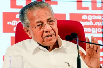 വി.ഡി സതീശന്റെ മംഗലാപുരം യാത്രയില്‍ ദുരൂഹതയുണ്ട്; കടന്നാക്രമിച്ച്‌ പിണറായി വിജയൻ