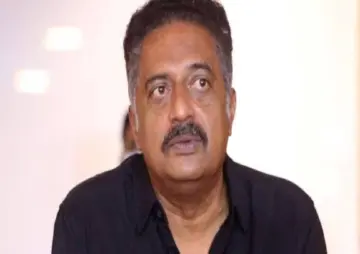 4 ರಾಜ್ಯಗಳಲ್ಲಿ ವೋಟರ್ ಐಡಿ - ಪ್ರಕಾಶ್‌ ರಾಜ್‌ಗೆ ಬೆಂಗಳೂರು ಕೋರ್ಟ್‌ನಿಂದ ಜಾಮೀನು ರಹಿತ ವಾರಂಟ್ ಜಾರಿ