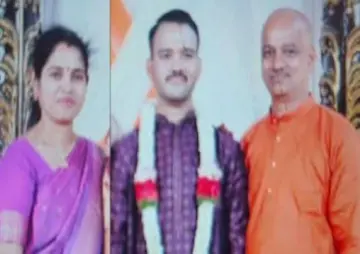 ಒಂದೇ ಕುಟುಂಬದ ಮೂವರು ಸಾವು, ಮನೆಯಲ್ಲಿ ತಾಯಿ ಮಗ ಮೃತದೇಹ, ಬಟ್ಟೆ ಅಂಗಡಿಯಲ್ಲಿ ತಂದೆ ನೇಣು ಬಿಗಿದ ಸ್ಥಿತಿಯಲ್ಲಿ ಪತ್ತೆ!
