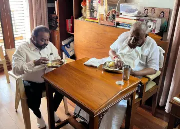 ದೇವೇಗೌಡರ ಭೇಟಿ ಮಾಡಿದ ಪರಿಷತ್‌ ಶಾಸಕ ಟಿ.ಎ. ಶರವಣ: ರಾಜಕೀಯ ಬೆಳವಣಿಗೆಗಳ ಕುರಿತು ಚರ್ಚೆ