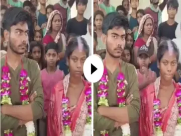 Video: टीचर को गर्लफ्रेंड से मिलने जाना पड़ा महंगा, गांव वालों ने कोचिंग सेंटर के बाहर ही करा दी शादी; वीडियो वायरल