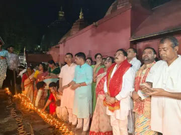 गुवाहाटी के कामाख्या मंदिर में पश्चिम बंगाल की मंत्री व दिलीप सैकिया ने की पूजा-अर्चना