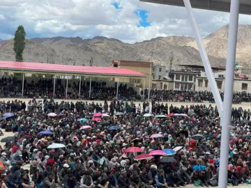 लेहमध्ये केंद्राच्या विरोधात तीव्र निदर्शने, बंद
