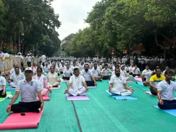 দ্বাদশ আন্তর্জাতিক যোগ দিবস উদযাপনের প্রাক্কালে কলকাতাকে একসূত্রে বাঁধল 'দৌড় সে ধ্যান ২০২৬'