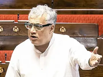 കുട്ടികളുടെ ഉച്ചഭക്ഷണത്തിലും ബിജെപി രാഷ്ട്രീയം കലര്‍ത്തുന്നു; വിമര്‍ശിച്ച്‌ ഡെറക് ഒബ്രയാന്‍