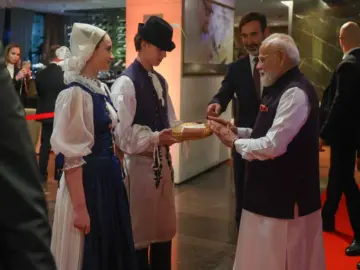 Prime Minister Modi receives traditional Slovakian welcome; lauds rich cultural heritage
