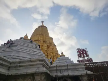 અંબાજી મંદિર ખાતે માર્બલ ઘસાઈ કામ પૂરજોશમાં