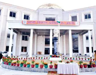 कन्वेंशन सेंटर निर्माण में देरी पर सत्य सांई बिल्डर डिबार
