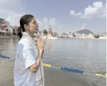 बॉलीवुड एक्ट्रेस भूमि पेडनेकर ने किए पुष्कर सरोवर की पूजा अर्चना ,ब्रह्मा जी दर्शन व्यंजनों का लिया आनन्द