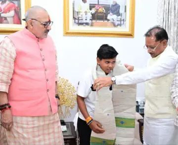 শ্ৰীলংকা ভ্ৰমণৰ বাবে ভাৰতীয় ১৯ বছৰ অনুৰ্ধ মহিলা ক্ৰিকেট দলৰ উপ-অধিনায়ক হিচাপে নিযুক্ত মহক নৰৱাছে; মুখ্যমন্ত্ৰী ছাইয়ে জনালে সম্বৰ্ধনা
