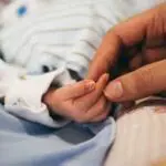 मुलाचा बाप निश्चित करण्यासाठी डीएनए चाचणी