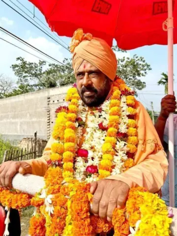 রাস্তার নামকরণের দায়িত্ব পেলেন কার্তিক মহারাজ