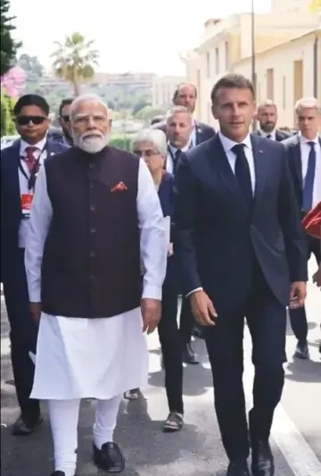 मैक्रों ने पीएम मोदी संग 'आरी-आरी' गाने पर शेयर किया वीडियो, सोशल मीडिया पर वायरल
