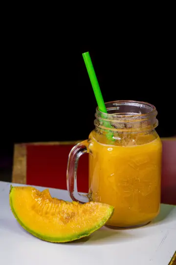 Muskmelon Sharbat Recipe: चिलचिलाती गर्मी में शरीर को रखेगा ठंडा, मिनटों में बनाएं खरबूजे का शरबत