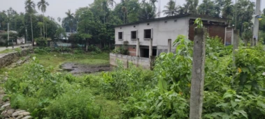 ধূপগুড়িতে অবৈধ নির্মাণ ভাঙার দাবিতে সরব গ্রামবাসীরা।