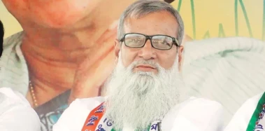 এবার শুভেন্দুর প্রশংসায় পঞ্চমুখ ফরাক্কার মনিরুল, দলে যোগ্য সম্মান না পাওয়ার ক্ষোভ উগরে ছাড়লেন তৃণমূল