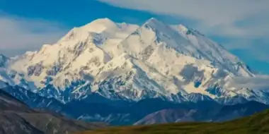 अलास्का के माउंट मैकिनले पर बड़ा हादसा