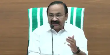 മുഖ്യമന്ത്രിയെ അപമാനിച്ച് ഫേസ്ബുക്ക് പോസ്റ്റിട്ട അധ്യാപകന്റെ സസ്പെൻഷൻ പിൻവലിച്ച് വി.ഡി സതീശൻ; സി.എം ഓഫീസിന്റെ പരാതിയില്ലാതെയുള്ള നടപടിയായിരുന്നു
