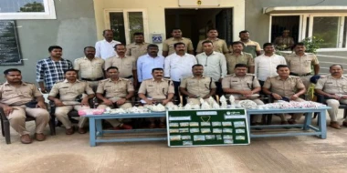 ಧಾರವಾಡ-ಹಾವೇರಿ ಪೊಲೀಸರಿಂದ ಭರ್ಜರಿ ಜಂಟಿ ಕಾರ್ಯಾಚರಣೆ : 1.15 ಕೋಟಿ ಮೌಲ್ಯದ ಚಿನ್ನಾಭರಣ ವಶ