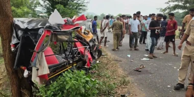 ଏକ ବସ୍ ଦ୍ରୁତ ଗତିରେ ଆସି ଅଟୋକୁ ଧକ୍କା ଦେବାରୁ ୬ ମୃଙ୍କର ମୃତ୍ୟୁ ଅନ୍ୟ ୫ ଜଣ ଆହତ