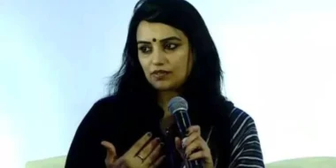 തന്നെ ചിലര്‍ ലക്ഷ്യം വയ്ക്കുന്നു, മുതിര്‍ന്ന താരങ്ങള്‍ പറഞ്ഞാല്‍ സംഘടനയില്‍ നിന്ന് മാറിനില്‍ക്കും- ശ്വേത മേനോൻ
