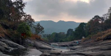 മലബാറിന്റെ ഊട്ടിയിലേക്ക് ഒരു യാത്ര; വന്യസൗന്ദര്യം തുളുമ്പുന്ന കോഴിപ്പാറ വെള്ളച്ചാട്ടം