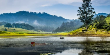 മഴ നനഞ്ഞ് കോടമഞ്ഞിലൂടെ ഒരു യാത്ര; ദാ എത്തിക്കഴിഞ്ഞു മലനിരകളുടെ രാജകുമാരിയിലെ മഴക്കാല വസന്തം!