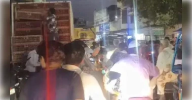 मुजफ्फरनगर: शहर में त्योहार की भीड़ से भीषण जाम, बकरा मार्केट से हनुमान चौक तक लगा रेला, रेंगते नजर आए वाहन, अतिक्रमण के आगे अभियान बेअसर
