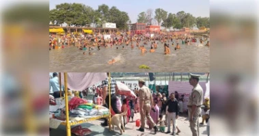 मुजफ्फरनगर: शुकतीर्थ में ज्येष्ठ दशहरा मेला, लाखों श्रद्धालुओं ने मां गंगा में लगाई आस्था की डुबकी, घाटों पर अव्यवस्था से खिन्न दिखीं महिलाएं