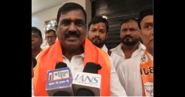 मोतिहारी में मंत्री केदार प्रसाद का बयान :                                              राष्ट्र गान नहीं गाने पर देश में रहने का अधिकार नहीं,योगी के फॉर्मूले का समर्थन