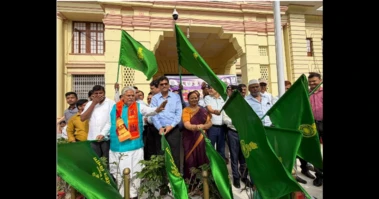 पेट्रोल-डीजल खपत कम करने पर पहल  :                                              बिहार विधान मंडल में इलेक्ट्रिक बस सेवा का शुभारंभ,स्पीकर ने दिखाई हरी झंडी