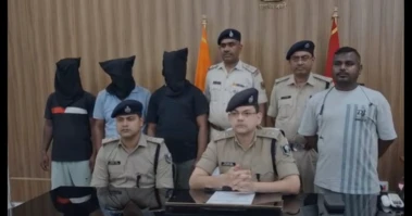 मुंगेर पुलिस और एसटीएफ की कार्रवाई :                                              अवैध हथियार कारोबार का भंडाफोड़,तीन तस्कर गिरफ्तार