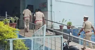 खगड़िया में पुलिस और 50 हजार के इनामी बदमाश के बीच मुठभेड़, पैर में गोली लगने से घायल