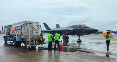 अमेरिका के सबसे एडवांस F-35B जेट की फिर किरकिरी, 2 महीने से छोटे द्वीप पर फंसा