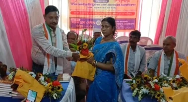 চন্দ্রকোনা রোডে বাস অনার্স অ্যাসোসিয়েশনের রক্তদান শিবির ও কৃতি ছাত্রছাত্রীদের সংবর্ধনা।