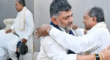 കര്‍ണാടകയില്‍ നേതൃമാറ്റം ;മുഖ്യമന്ത്രി പദവിയില്‍നിന്നും രാജി പ്രഖ്യാപിച്ച്‌ സിദ്ധരാമയ്യ