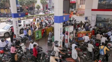 पेट्रोल-डीजल के दाम फिर उछले, 10 दिनों में चौथी बढ़ोतरी से आम जनता पर महंगाई का बोझ बढ़ा