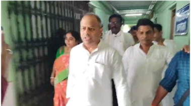 কালনা মহকুমা হসপিটালের বিভিন্ন ওয়ার্ড ঘুরে দেখে অসন্তোষ প্রকাশ করলেন কালনা বিধানসভার বিধায়ক সিদ্ধার্থ মজুমদার
