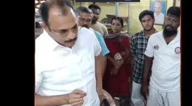 அரசிடம் அனுமதியே வாங்காமல் பல வருடங்களாக இயங்கிய பள்ளி.. நாமக்கல் பகுதியில் அதிர்ச்சி.. அரசு அதிகாரியின் கேள்விக்கு பதில் சொல்ல திணறிய பள்ளி நிர்வாகம்.. 5 வருடங்கள் முழுமையாக ஆட்சியில் இருந்தும் அனுமதி வாங்காத பள்ளியை கண்டுபிடிக்க வக்கில்லாத அரசு.. ஆட்சி பொறுப்பேற்ற ஒரே வாரத்தில் வெளியான உண்மை.. இதுபோல் இன்னும் எத்தனை பள்ளிகள் இருக்கின்றதோ தமிழகத்தில்? இதுவரை நடந்தது என்ன ஆட்சியா? மாணவர்கள் நலனில் கொஞ்சமாவது அக்கறை இருக்குதா?