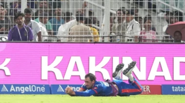 Manish Pandey shocked after Mitchel Starc dismissed KKR batter with a stunning catch in Kolkata