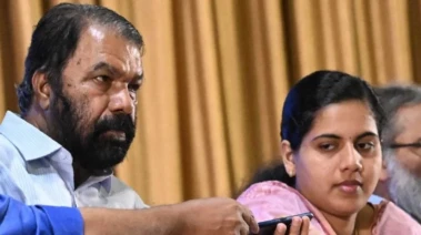 ആര്യയുടെ പ്രവൃത്തികള്‍ തിരഞ്ഞെടുപ്പില്‍ തിരിച്ചടിച്ചു;  ആര്യയെ വാഹനത്തില്‍ കയറ്റിയപ്പോള്‍ സ്ത്രീകള്‍ ഉള്‍പ്പെടെ പരസ്യമായി എതിര്‍ത്തു;   തുറന്നടിച്ച്‌ വി..ശിവന്‍കുട്ടി