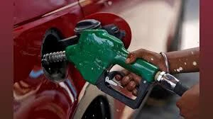 Petrol Prices: పాకిస్థాన్ లో భారీగా తగ్గిన పెట్రోల్, డీజిల్ ధరలు..