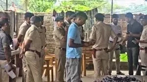 बिहार के दरभंगा में एक व्यक्ति ने की अपनी पत्नी और तीन बच्चों की हत्या