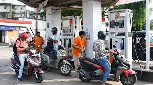 BUSINESS : पेट्रोल 2.61 और डीजल 2.71 रुपये हुआ महंगा
