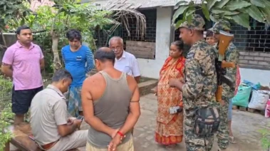 বিজেপি বুথ সভাপতির বাড়িতে দুটি তাজা বোমা - ঘটনাস্থলে পুলিশ ও কেন্দ্রীয় বাহিনী