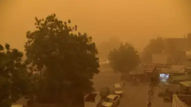 दिल्ली-नोएडा में आंधी-पानी, राजस्थान में रेतीला तूफान; हिमाचल में भी मौसम खराब