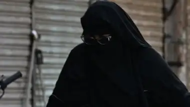 High Court on Muslim Woman's Citizenship। নথিতে জন্মের তারিখ '৩০.০২.১৯৯০'! মুসলিম মহিলাকে ভারতীয় হিসেবে মানল না হাই কোর্ট